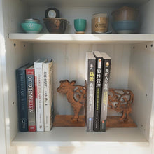 Load image into Gallery viewer, Cast Iron Fleur Cow Bookends Set 9x11.5x15cm
