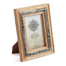 Load image into Gallery viewer, Handcrafted 4x6&#39;&#39; Mango Wood Cladded Photoframe 17x2x22cm
